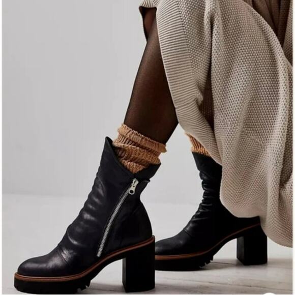 Free People Jack Zip Ankle Boots Black Leather Pull-On Block Heel Sz 37 US 7 - Picture 1 of 11